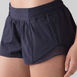 NWT Lululemon Hotty Hot Short II (2.5") DNVY